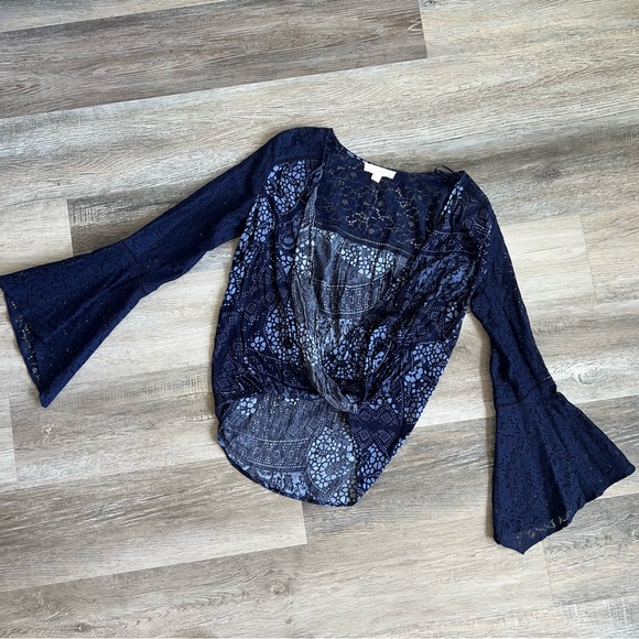 Love Stitch boho lace sleeve wrap crop top - Picture 6 of 12